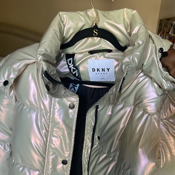 DKNY Iridescent Puffer Jacket | LARGE - Picture 9 of 10